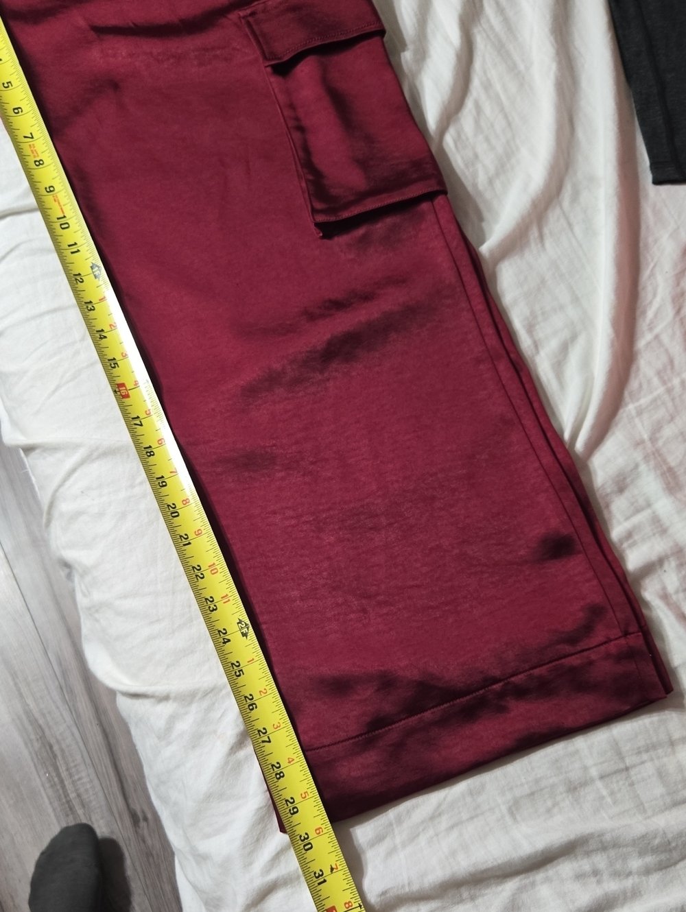 LNA Clothing lou silky cargo pant in lambrusco Like New Size Small - Picture 15 of 15
